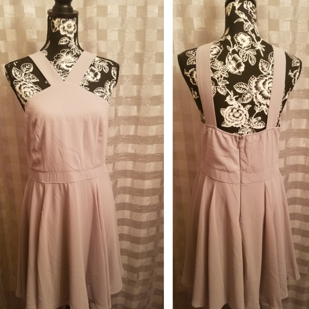 NWOT Lulu's light gray dress